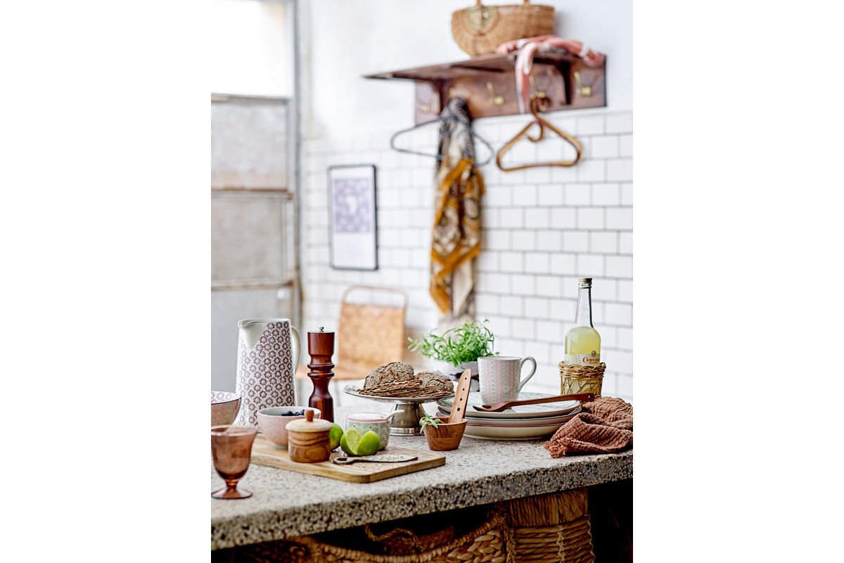 Krug Sabi – Steingut mit handbemalten Details in Violett