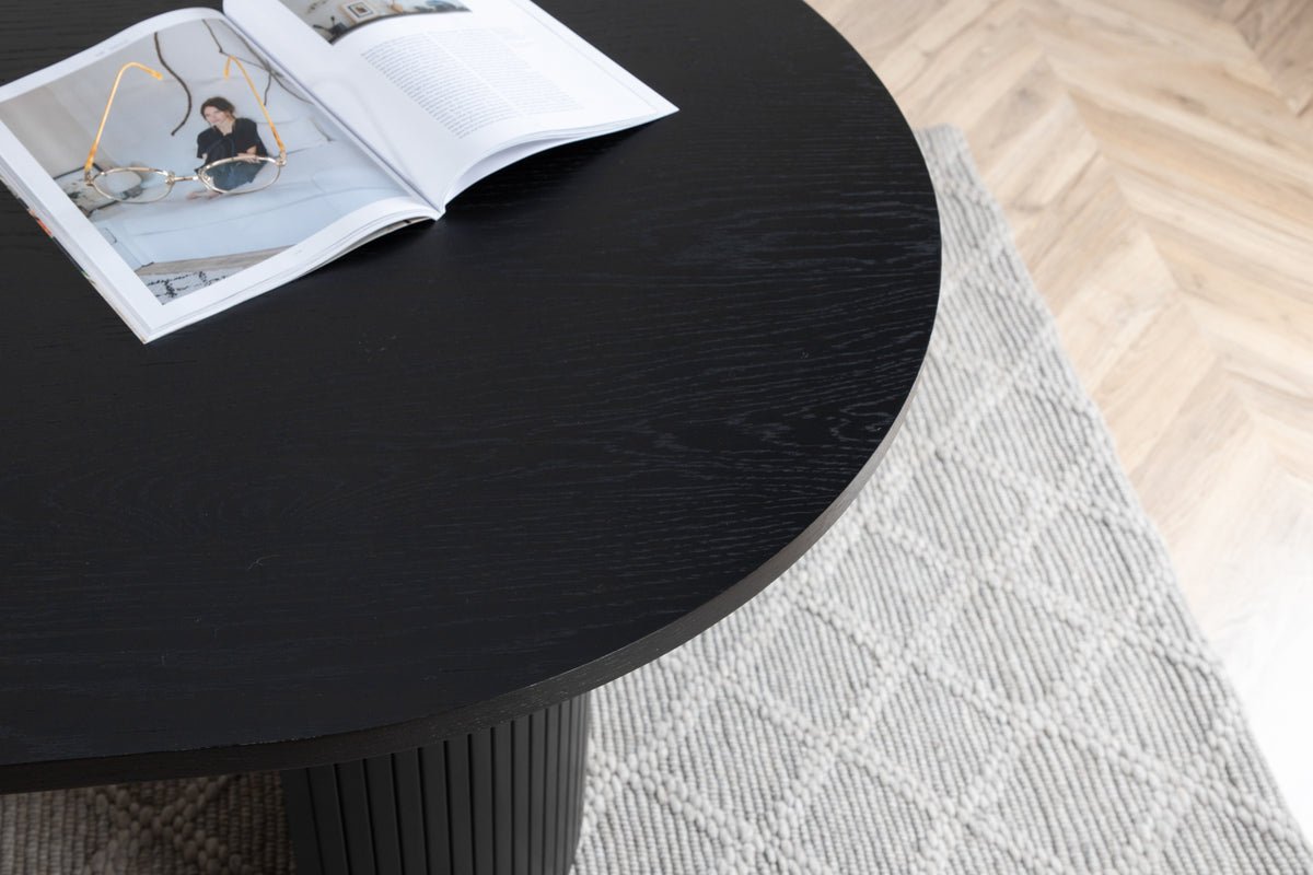 Esstisch Moani - mit robusten Gestell im gerippten Design