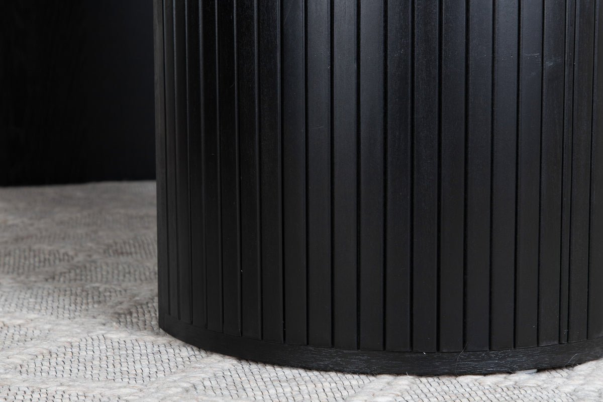 Esstisch Moani - mit robusten Gestell im gerippten Design