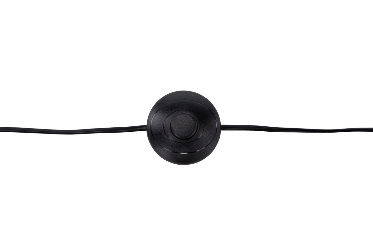 Stehlampe „Diana“ – Schwarzes Gestell mit Rattan Lampenschirm