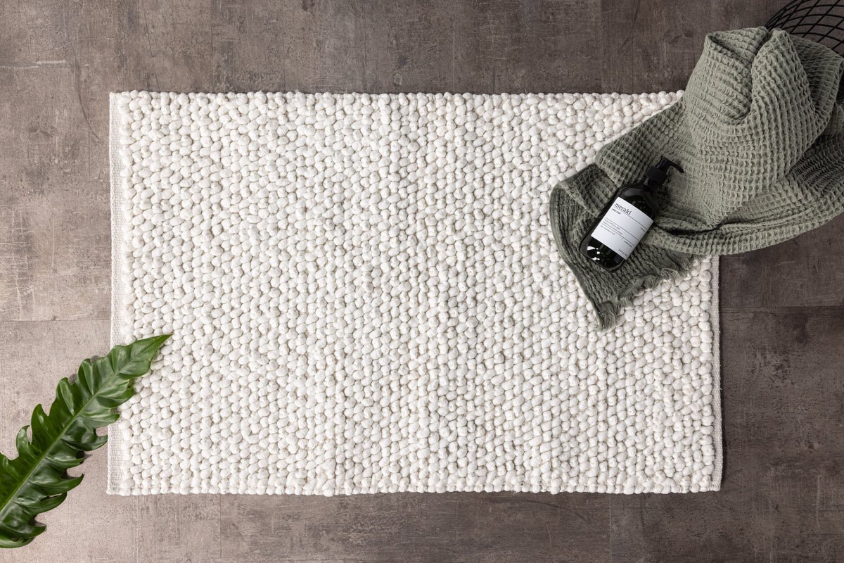 Badematte Lembongan - in klarem Weiß oder Schwarz