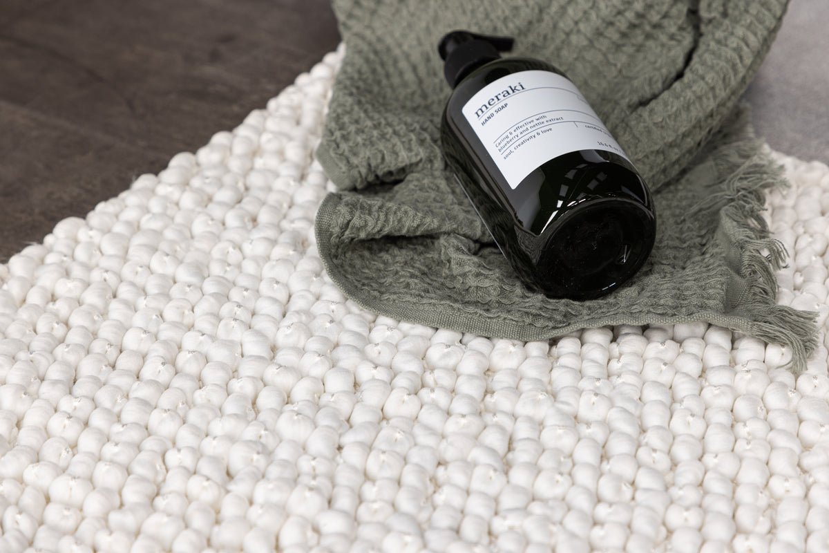 Badematte Lembongan - in klarem Weiß oder Schwarz