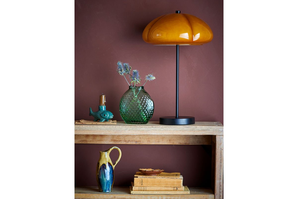 Tischlampe Solaro – Gebogener Glasschirm in warmem Gelb