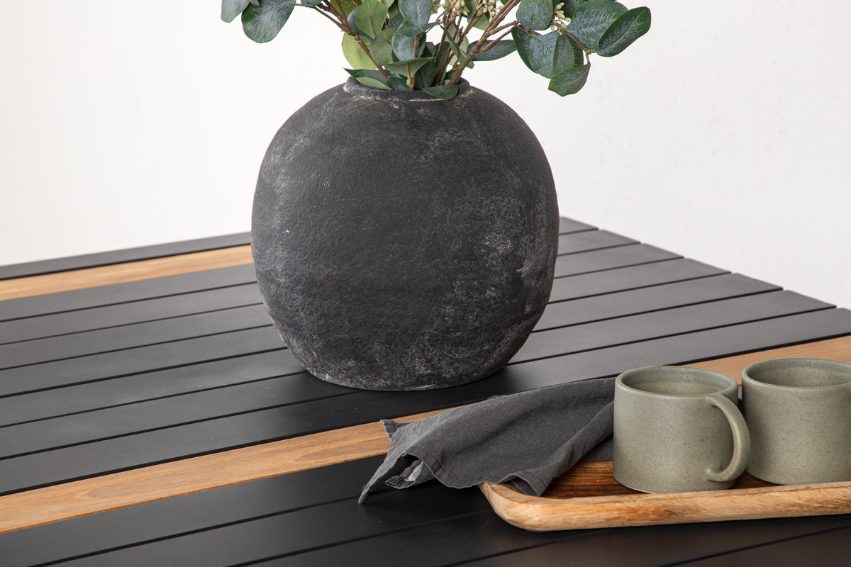 Gartentisch Nuru - Teakholz und Aluminium für Stabilität und Langlebigkeit