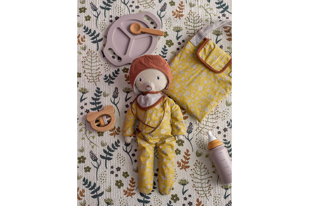 Puppe Alin - Spielset mit Wickelzubehör & Kuschelpuppe im Blumenoutfit