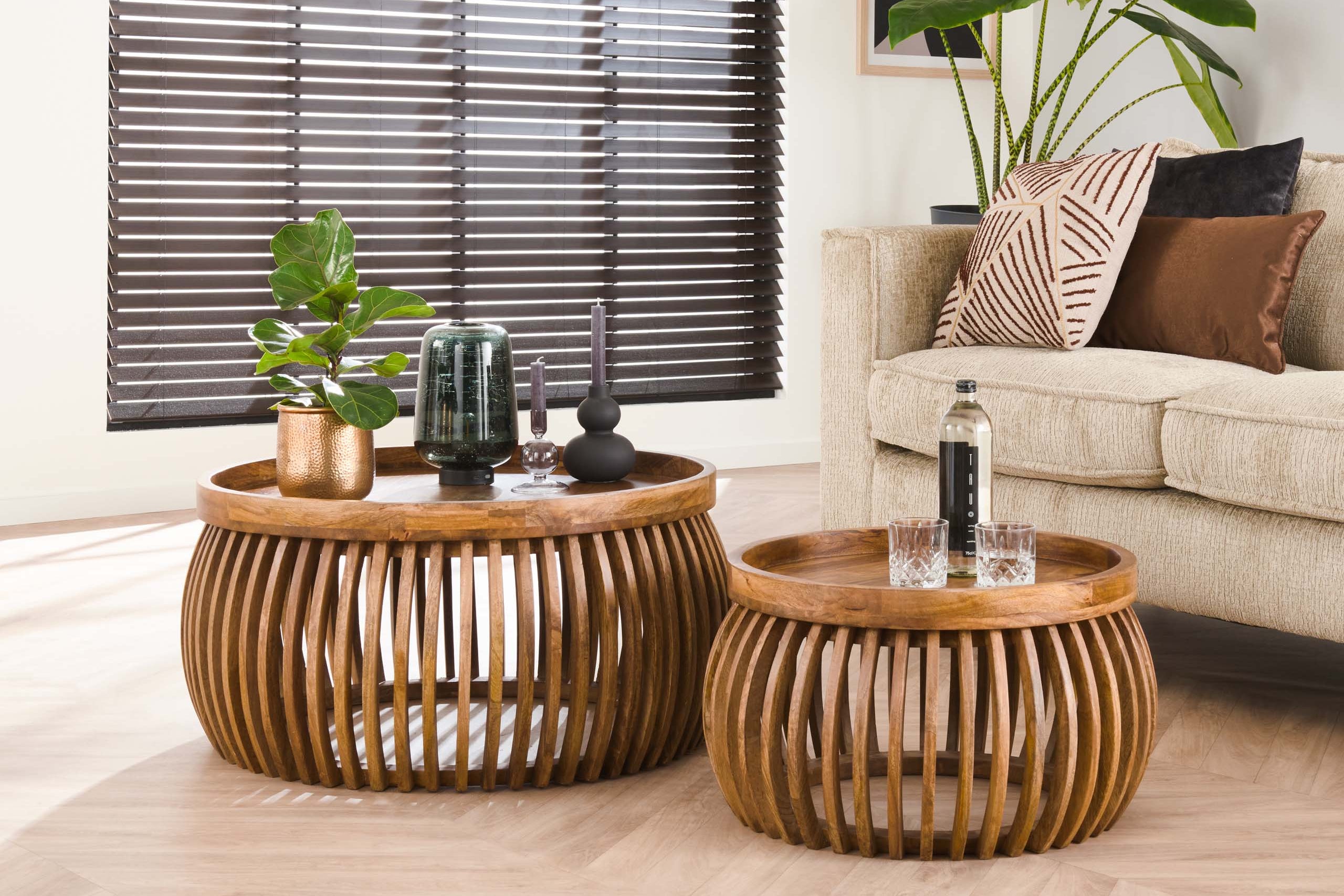 Couchtisch Khamar - 2er Set aus Mangoholz mit bauchigem Sockel