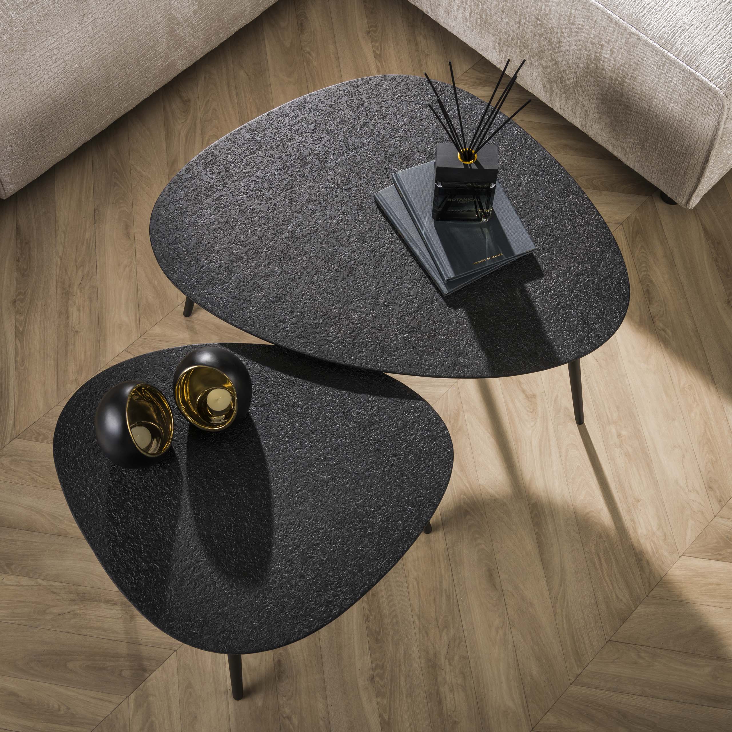 Couchtisch Zolara - 2er Set in Dreieck-Form in Metallic-Schwarz