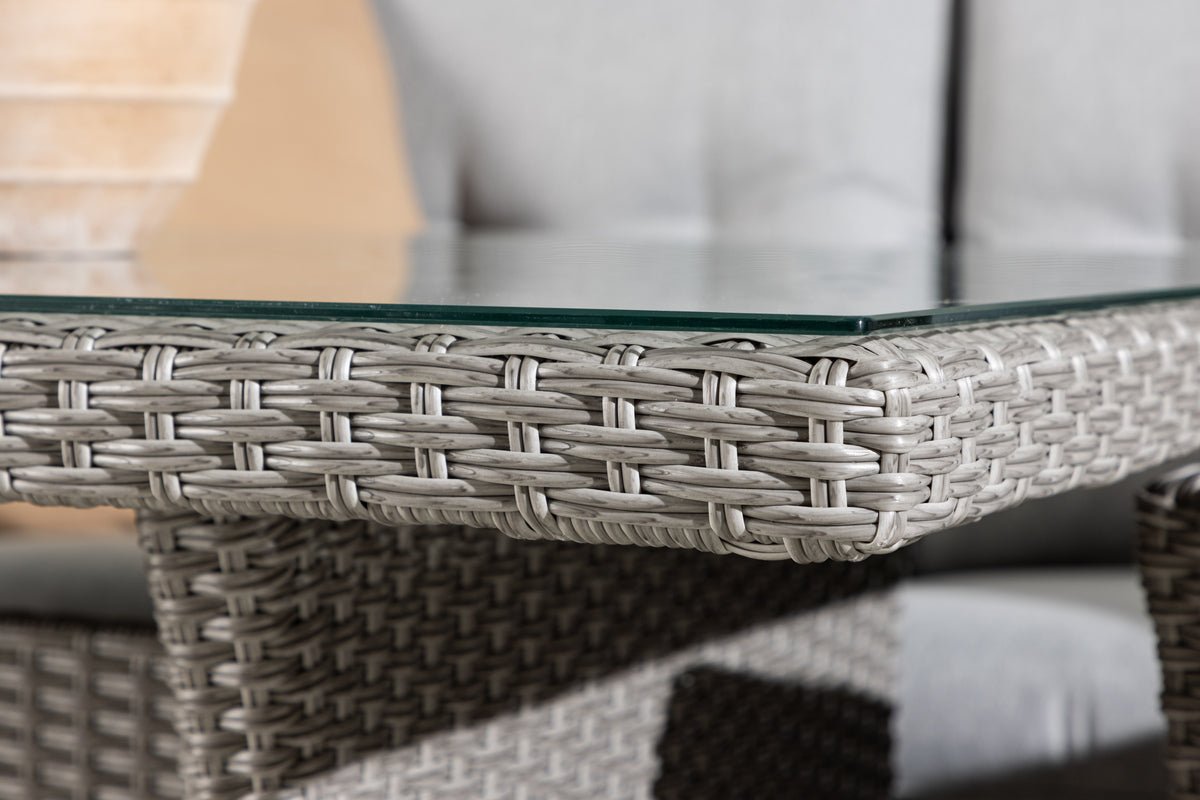 Garten Loungeset Liventia – in zwei Farben aus Edelholz und Kunstrattan