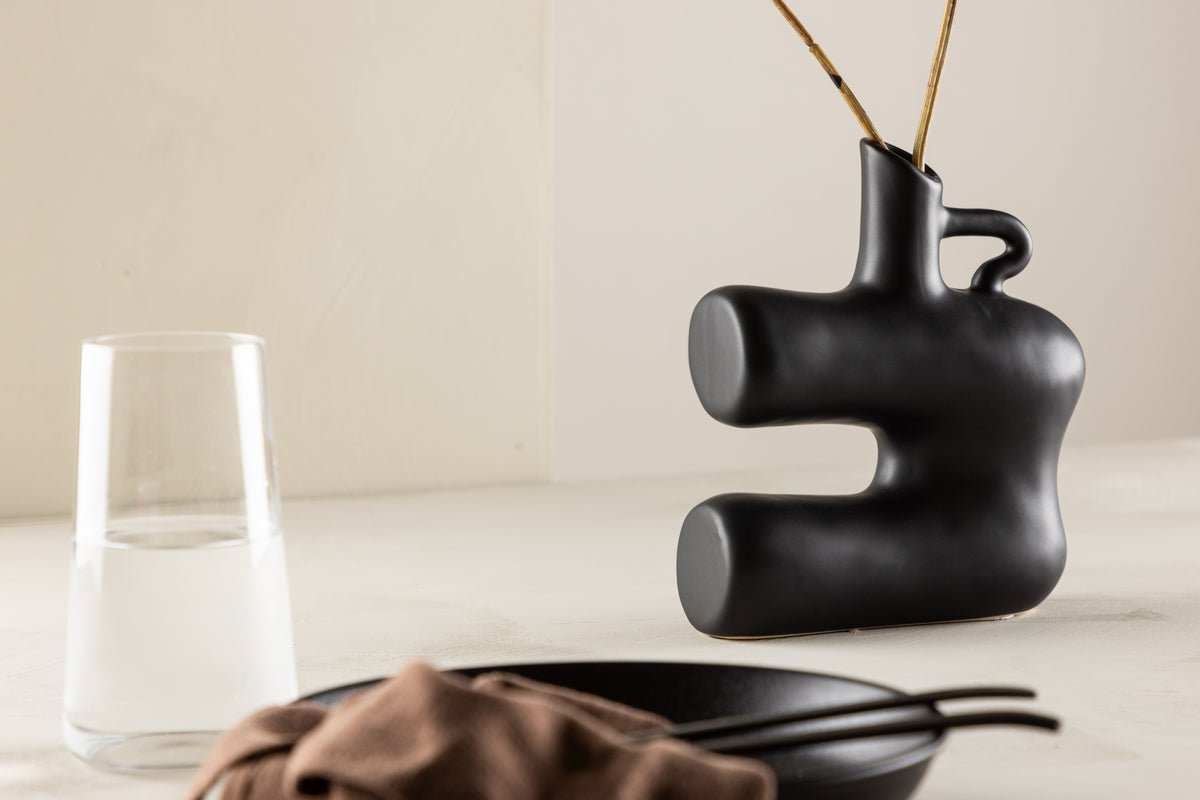 Vase Calvera 19 cm – Skulpturales Designobjekt in Weiß oder Schwarz