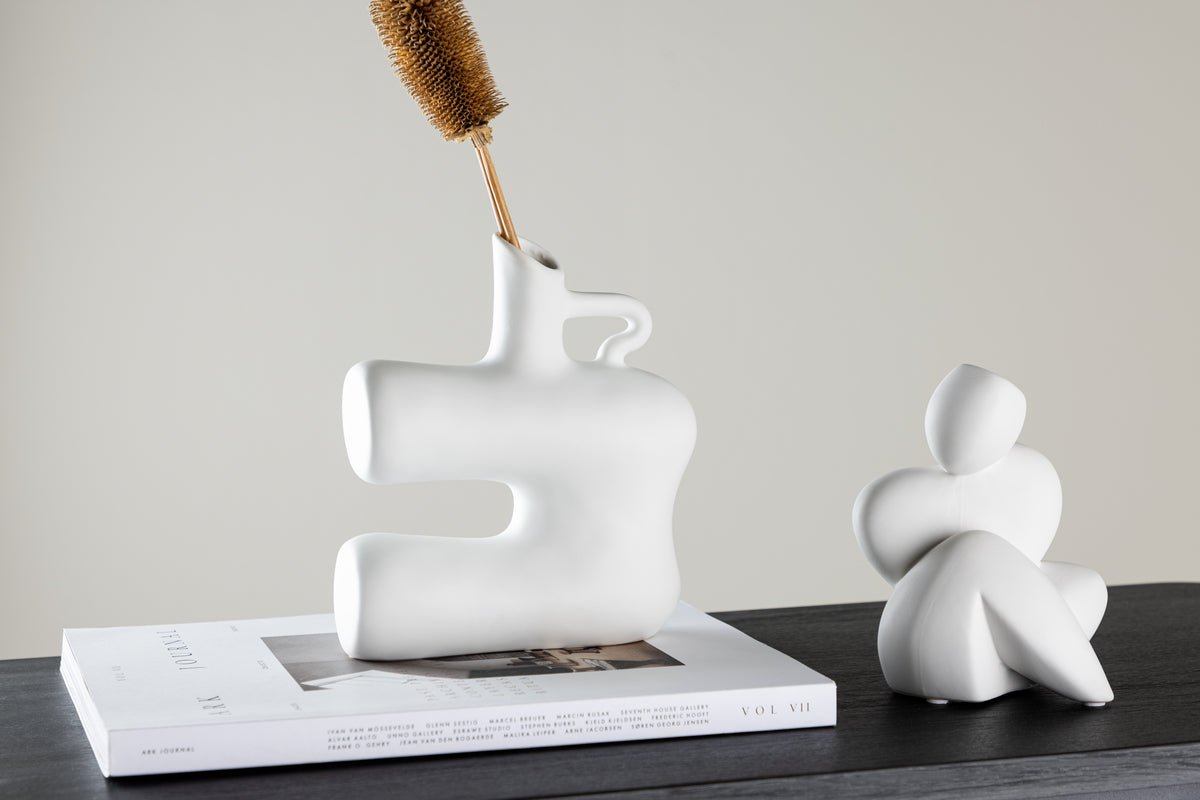 Vase Calvera 19 cm – Skulpturales Designobjekt in Weiß oder Schwarz