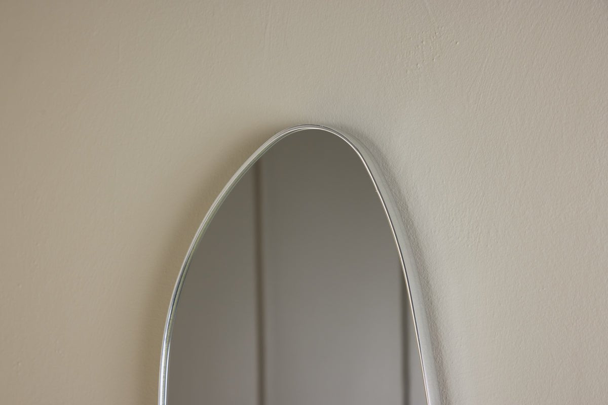 Spiegel Hueva – mit silbernem Aluminiumrahmen