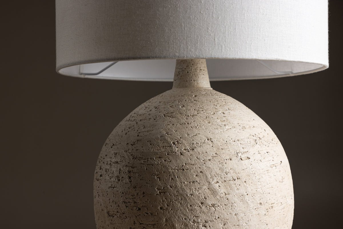 Tischlampe „Alvesta“ – Rustikale Terrakotta-Basis mit weißem Jute-Lampenschirm