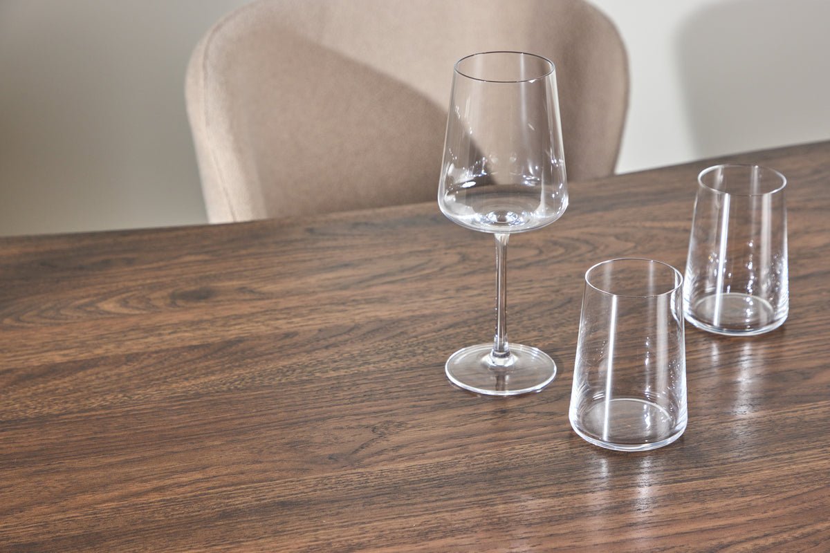 Esstisch Talani - vereint modernes Design mit einer warmen, eleganten Ausstrahlung