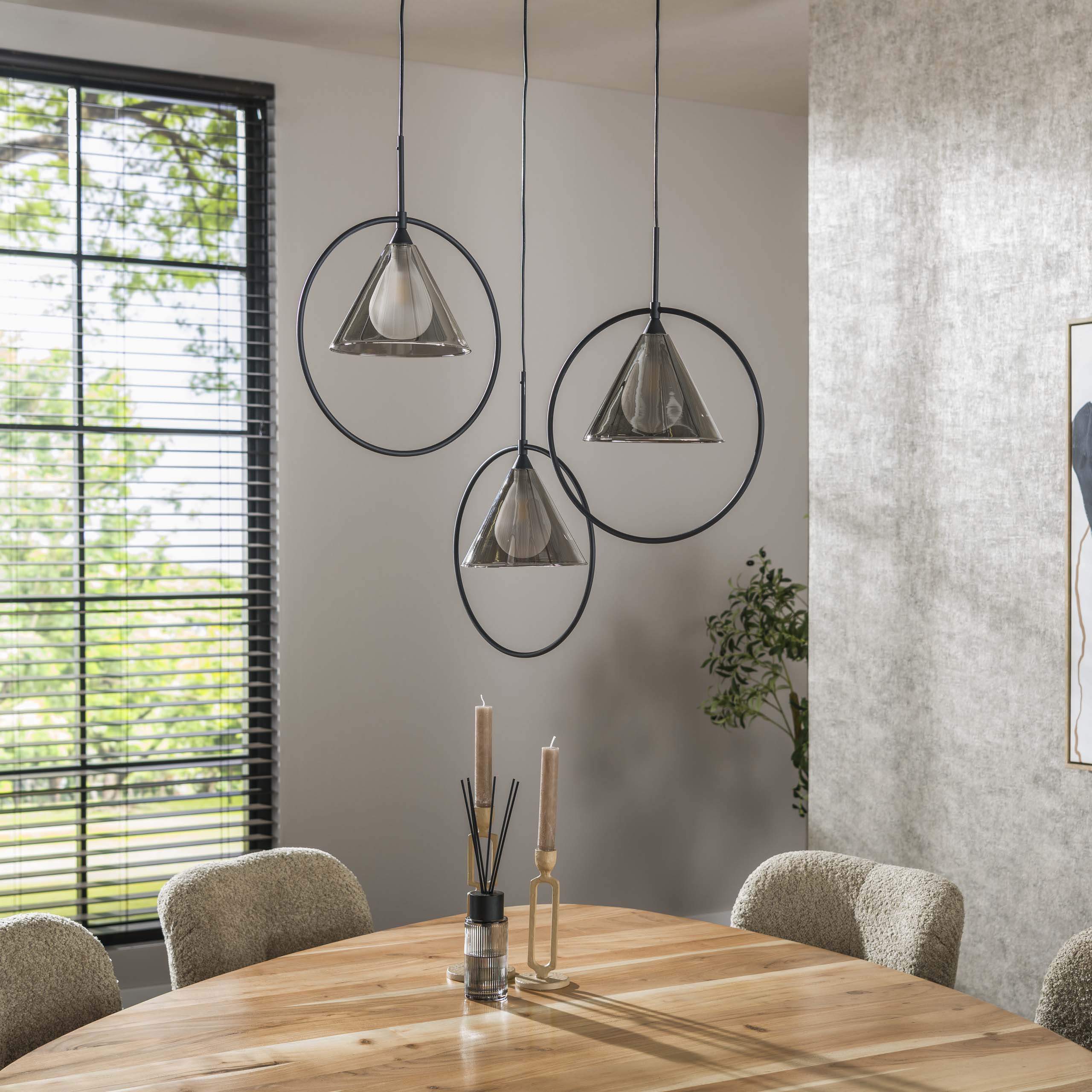 Pendelleuchte „Murielle“ – Gestuft mit 3 Leuchten und Rauchglas im Loop-Design