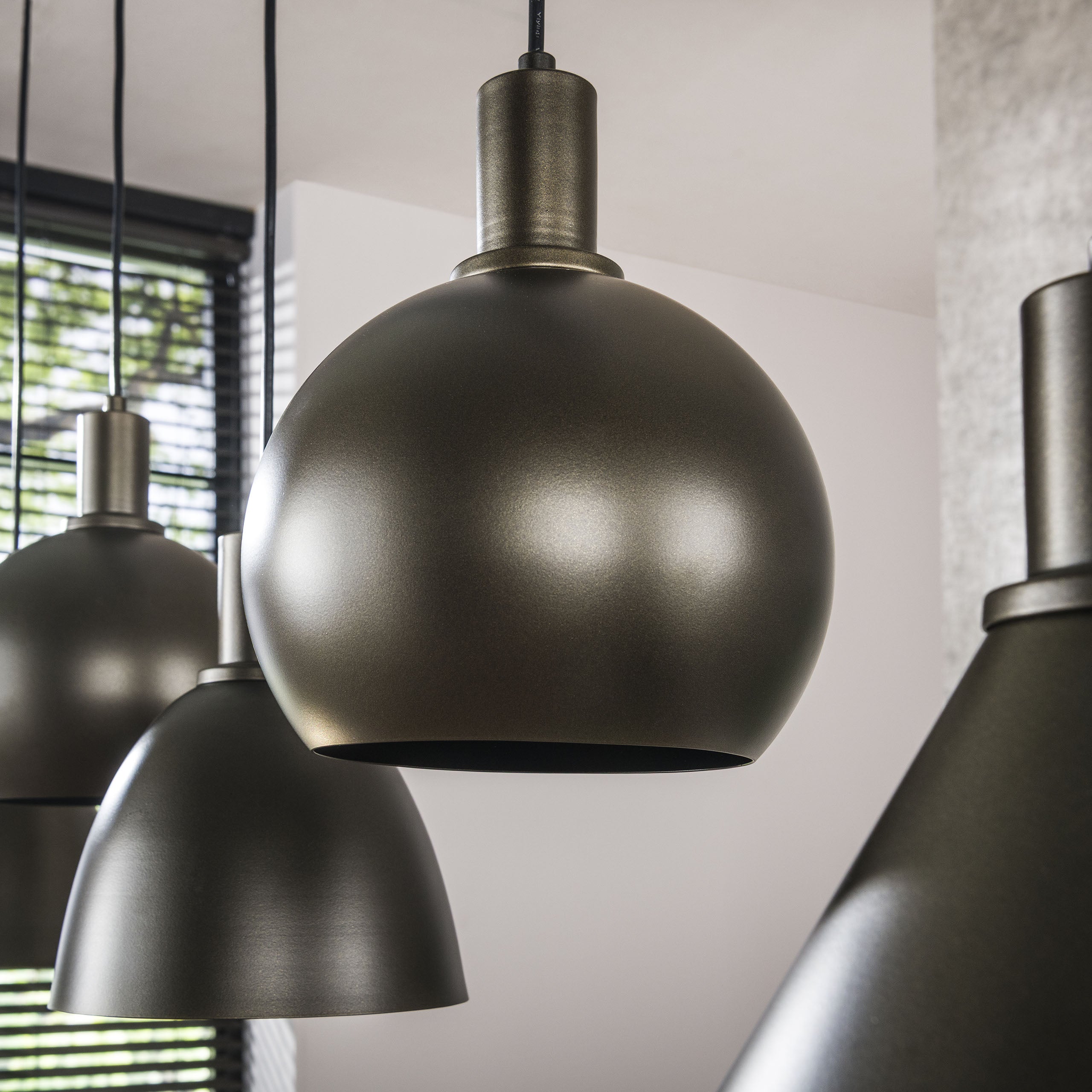 Pendelleuchte "Lumiselle“ – 5 Leuchten aus Metall in unterschiedlichen Formen in Beige oder Bronze