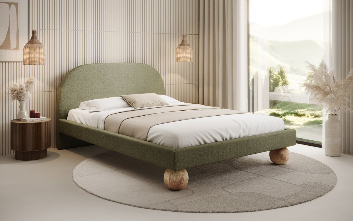 Designer Polsterbett Milo in Bouclé mit runden Holzfüßen