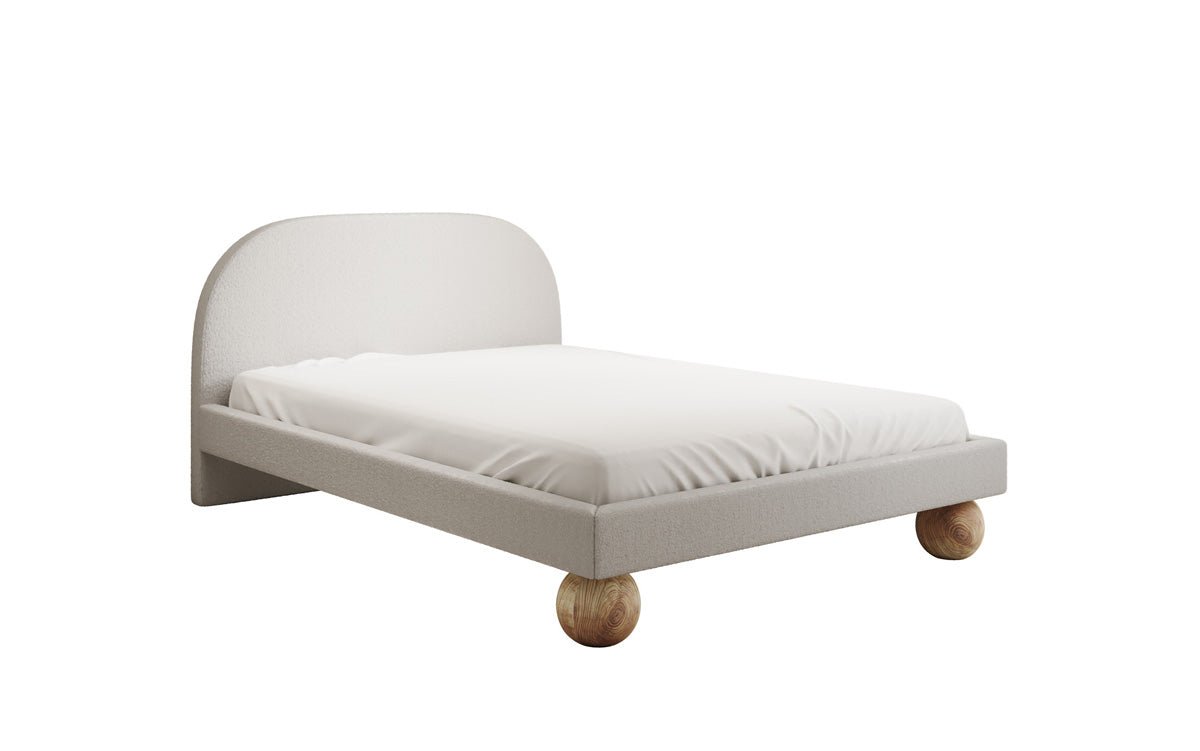 Designer Polsterbett Milo in Bouclé mit runden Holzfüßen
