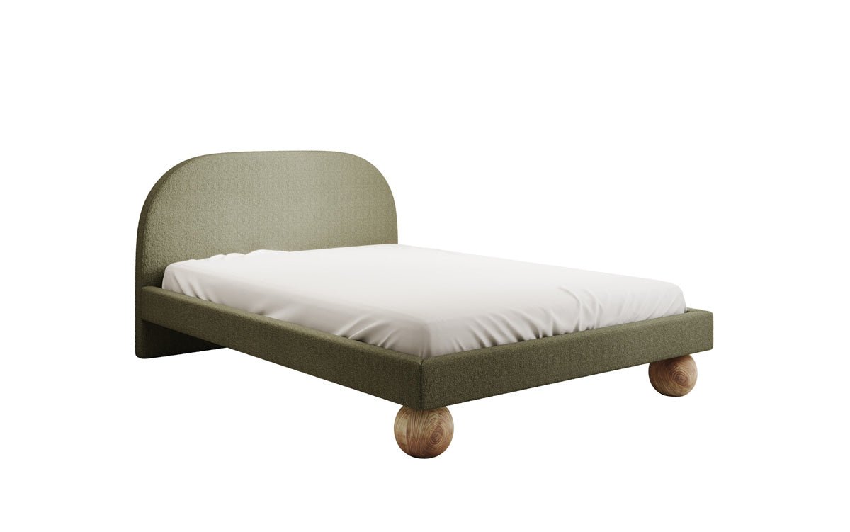 Designer Polsterbett Milo in Bouclé mit runden Holzfüßen