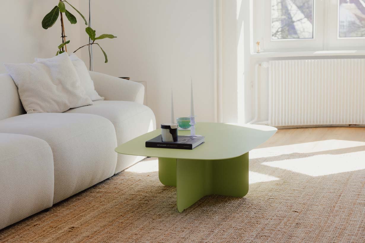Couchtisch Livia – Japandi Design aus pulverbeschichtetem Blech