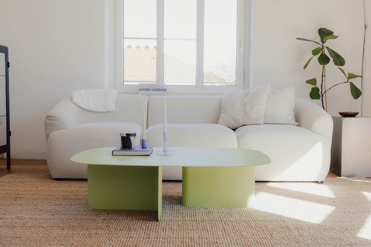 Couchtisch Livia – Japandi Design aus pulverbeschichtetem Blech