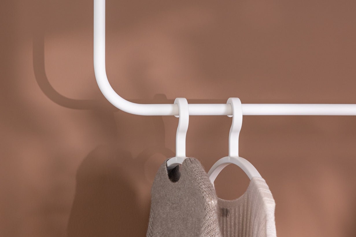 Garderobe/Kleiderstange Enio – Abgerundetes Design mit Deckenmontage