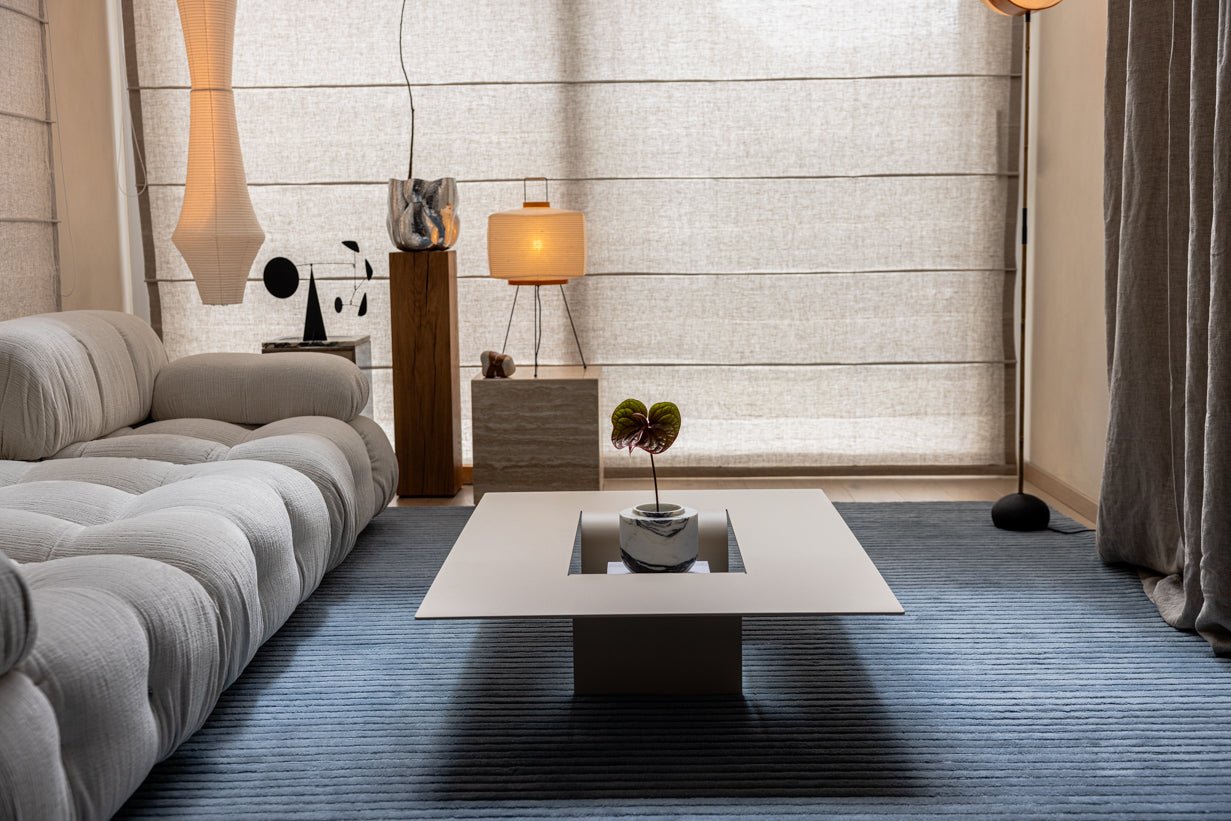 Couchtisch Cut – Minimalistisches Stahl-Design mit kreativer Öffnung