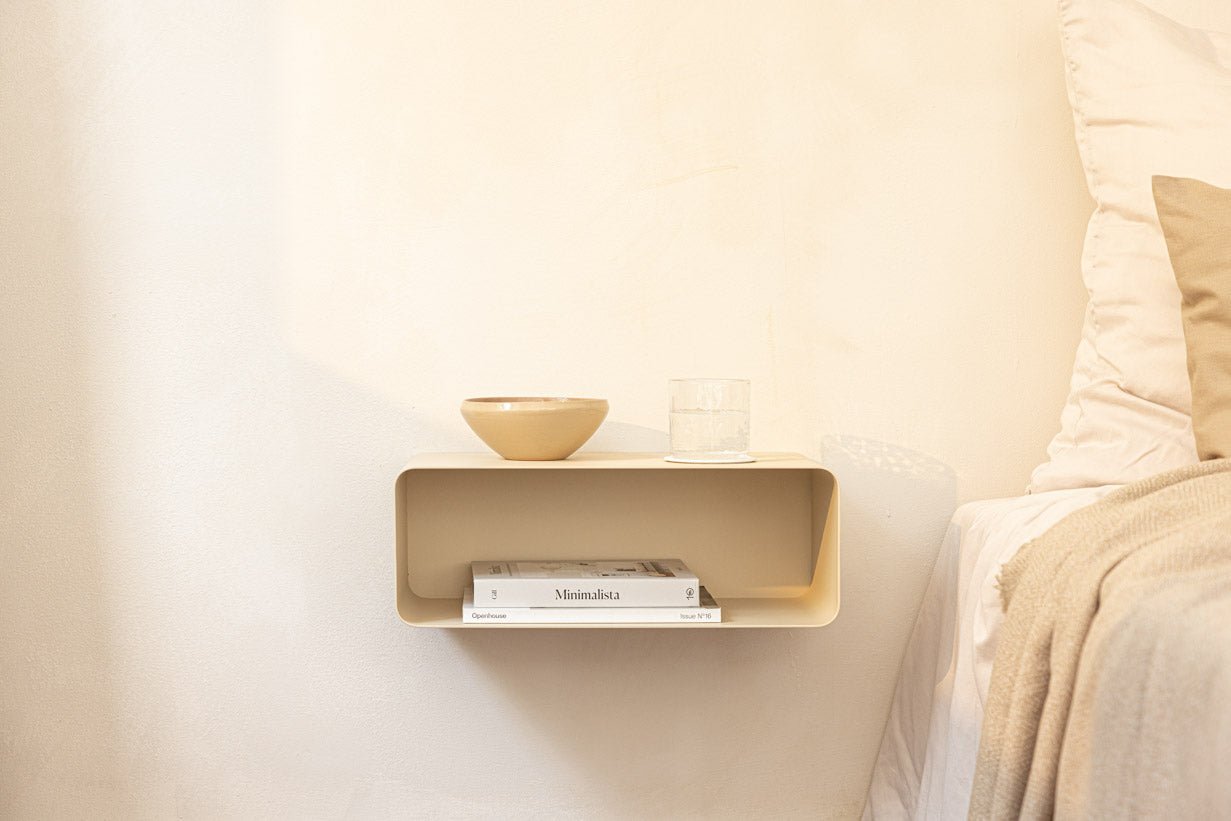 Nachttisch Nelio – Hängendes Design mit Kabeldurchführung