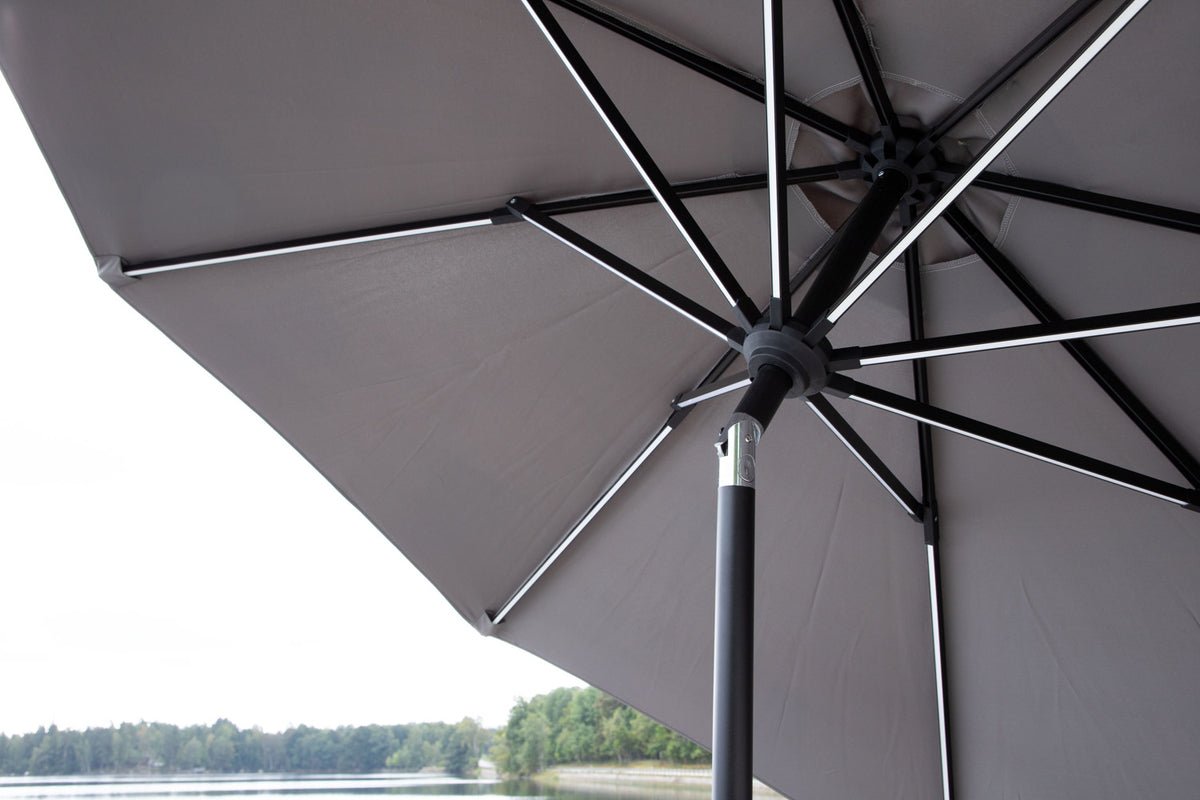 Sonnenschirm Lightning – Ø270 cm in wahlweise Schwarz oder Grau