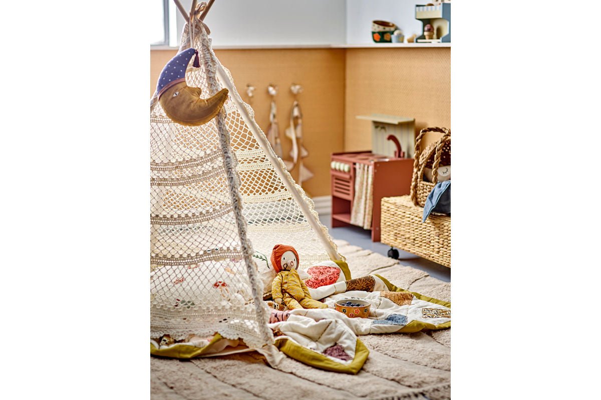 Puppe Alin - Spielset mit Wickelzubehör & Kuschelpuppe im Blumenoutfit