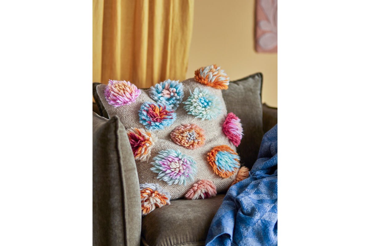 Zierkissen Florenz – Getuftete Wollblumen in natürlicher Farbwelt