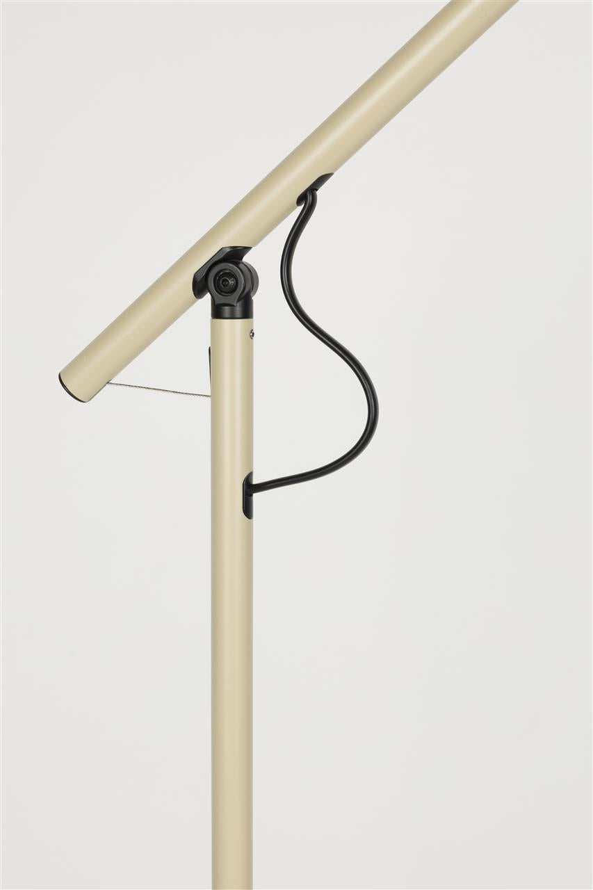 Stojacia lampa Aero – zo železa