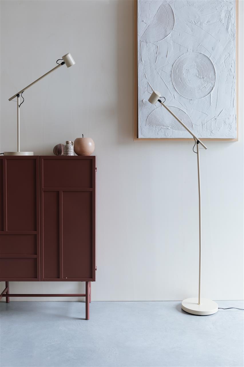 Stojacia lampa Aero – zo železa