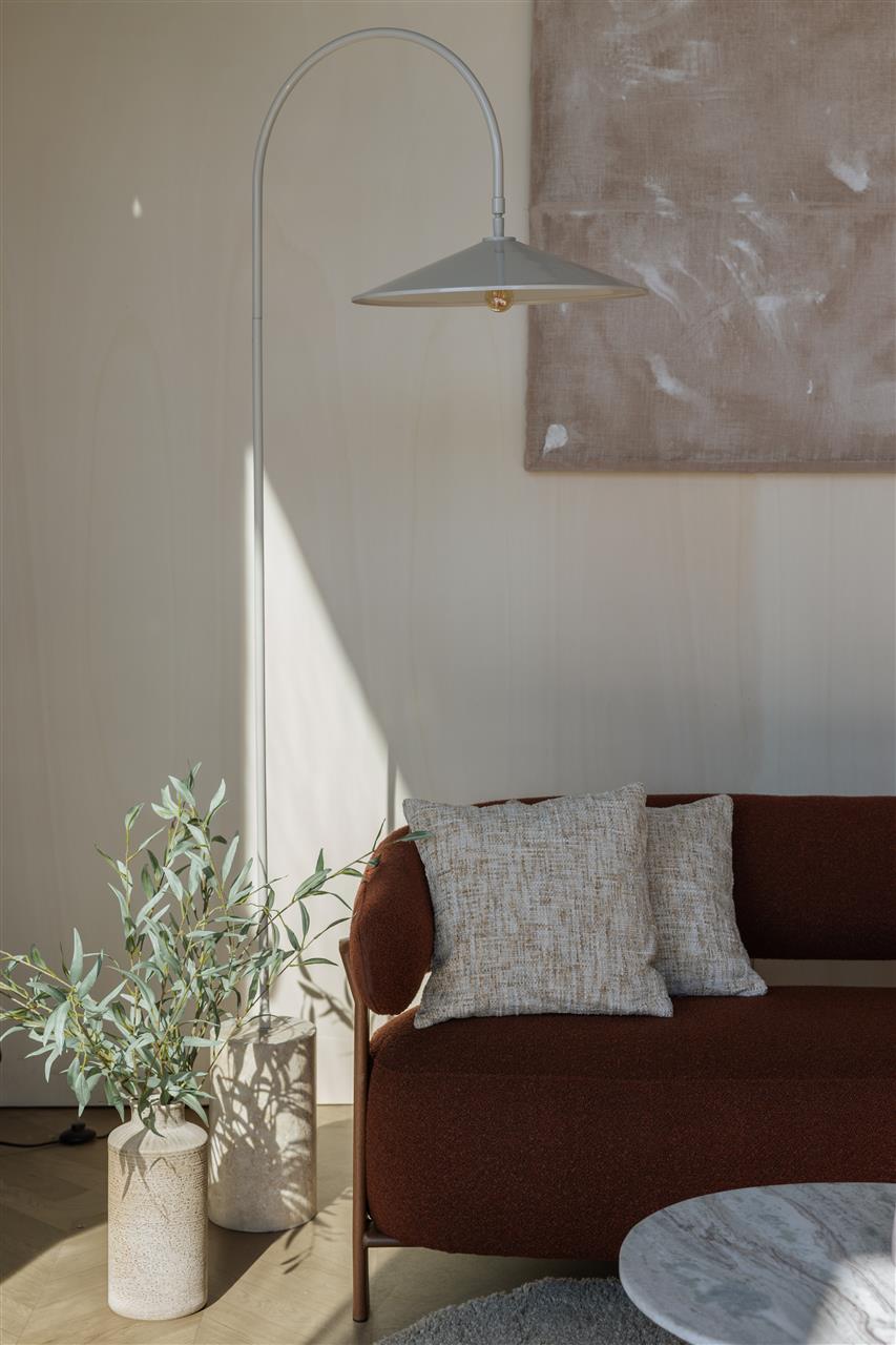 Stojacia lampa Enno – z travertínu v Sivá