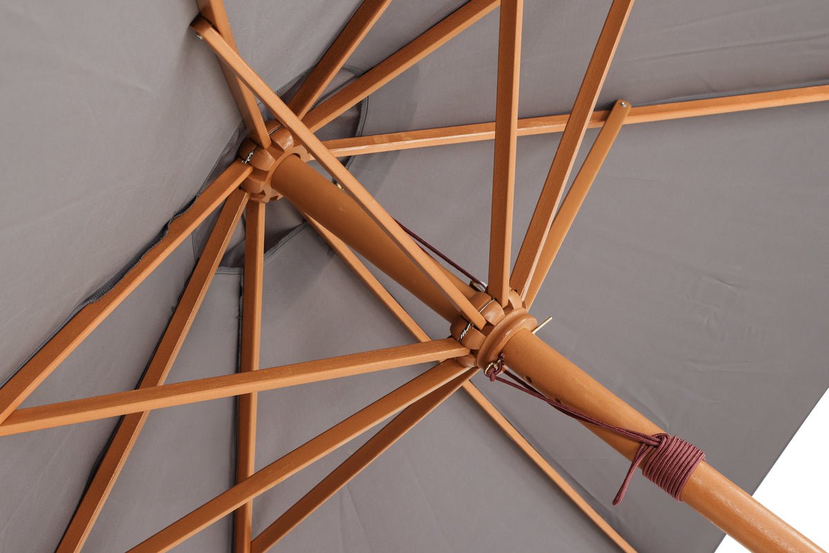 Slnečník Frida – Ø300 cm v sivej farbe s dreveným rámom z bukového dreva