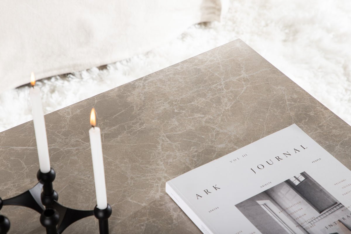 Konferenčný stolík/príručný stolík Rivana – jednoduchý a všestranný