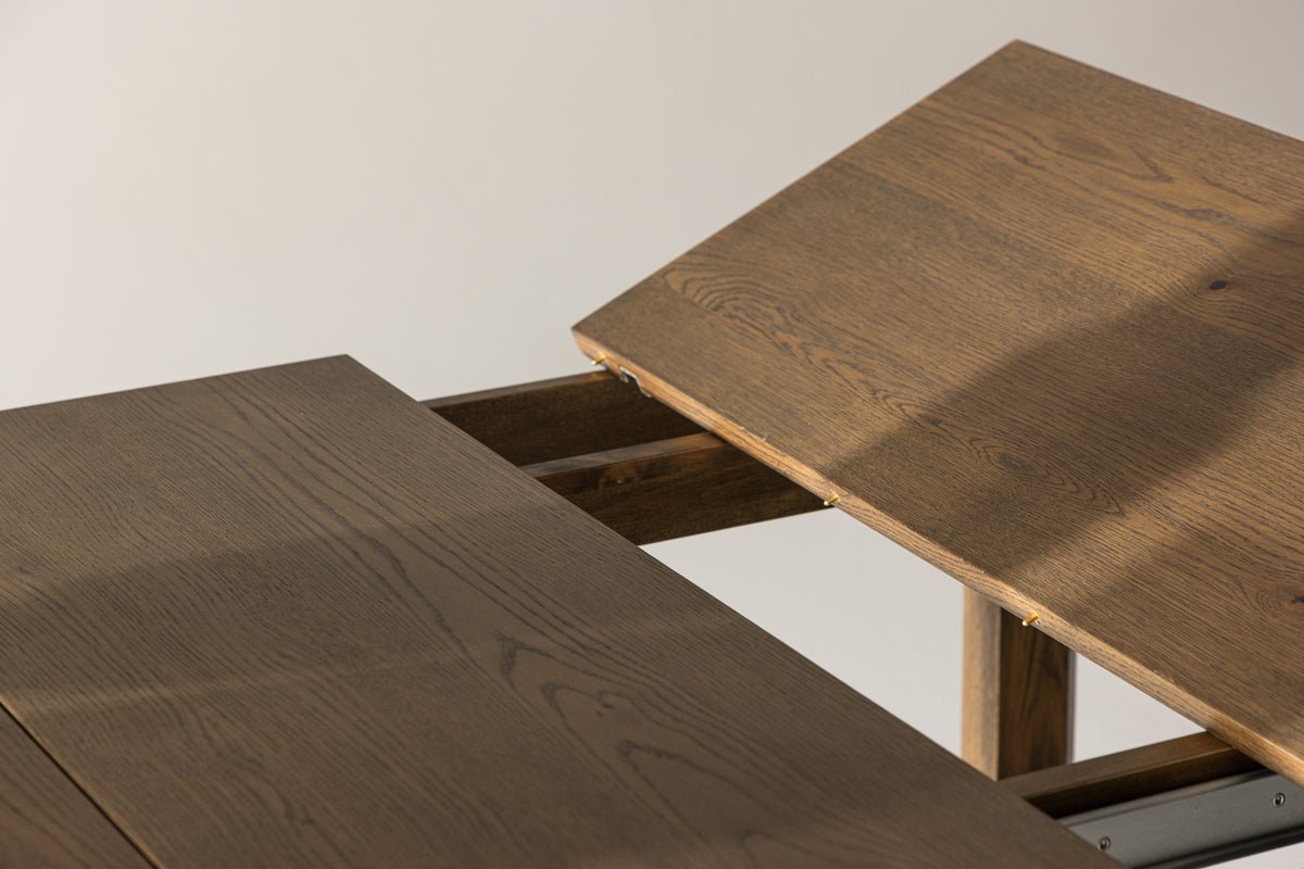 Jedálenský stôl Wainui - vyrobený z pevného dubového dreva