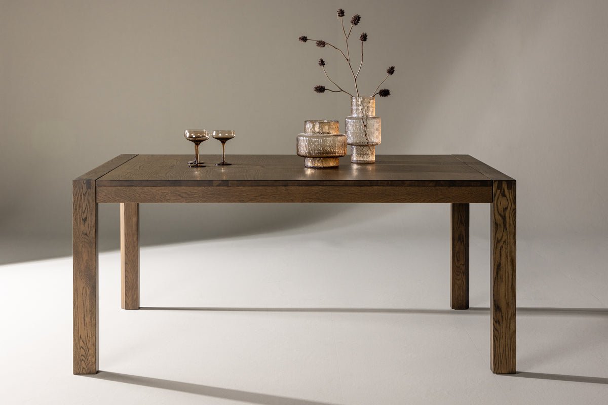 Jedálenský stôl Wainui - vyrobený z pevného dubového dreva