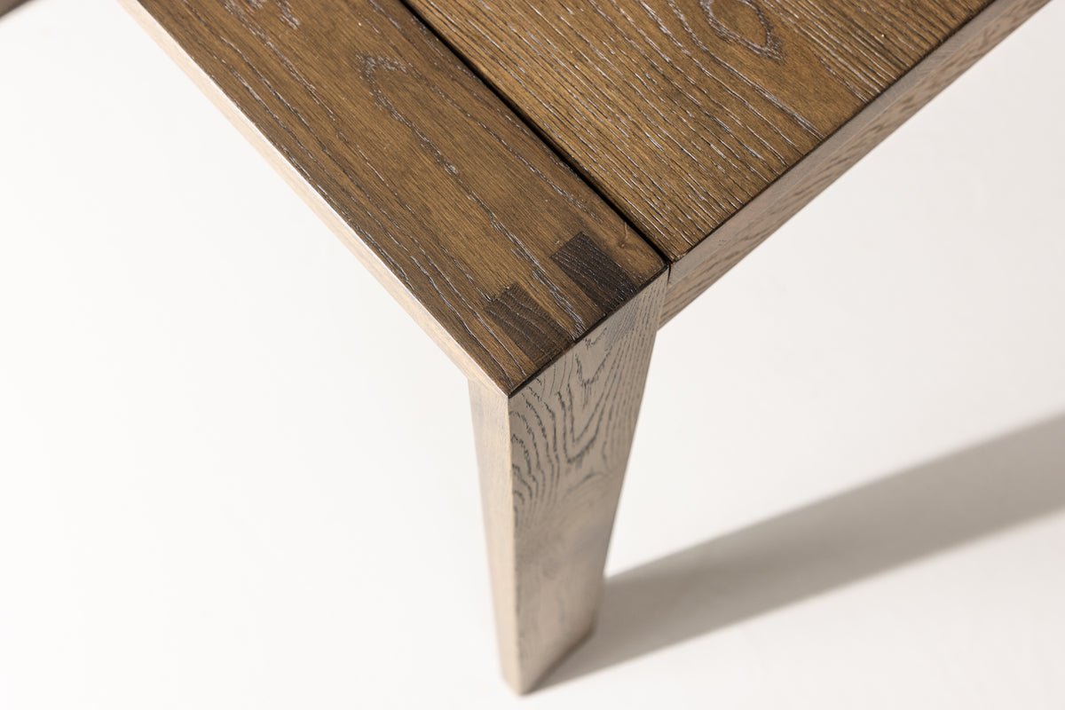 Jedálenský stôl Wainui - vyrobený z pevného dubového dreva