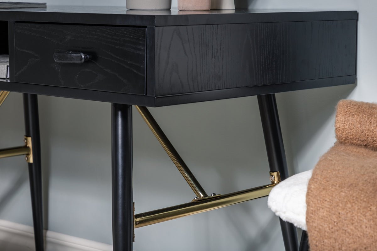 Písací stôl Aluri - s čiernym dyhovaním a mosadznými detailmi