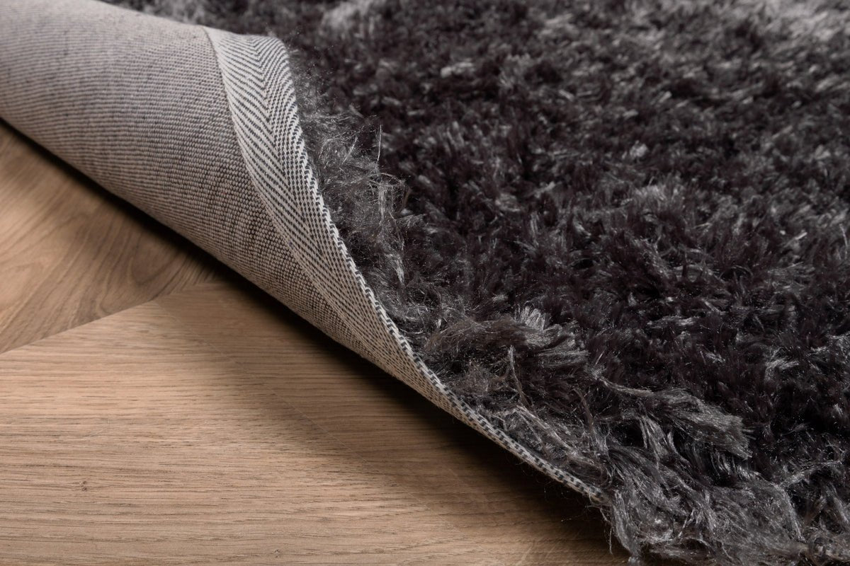 Koberec Nassa – okrúhly vysoký vlas z polyesteru