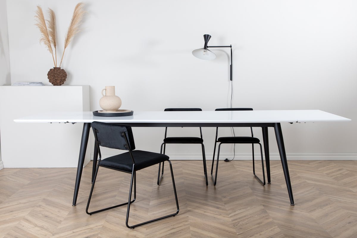 Jedálenský stôl Nepal - obdĺžnikový jedálenský stôl s oceľovými nohami a bielou doskou stola
