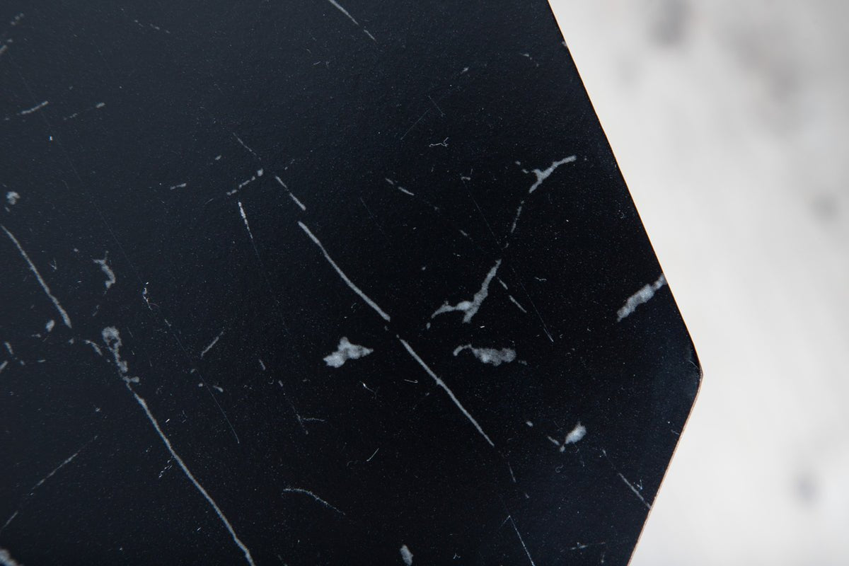 Jedálenský stôl Orani - spočíva na robustnom ráme, ktorý spája stabilitu a dizajn