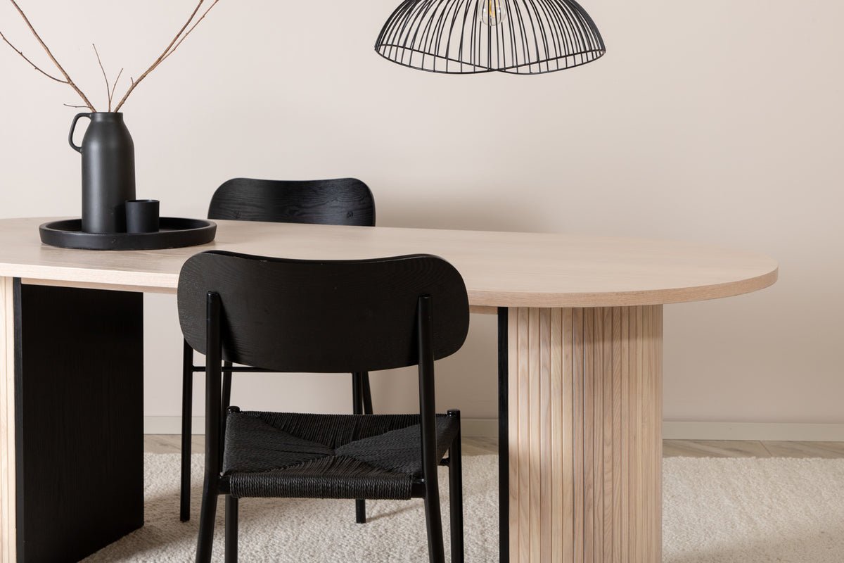 Jedálenský stôl Moani - s robustným rámom v rebrovanom dizajne