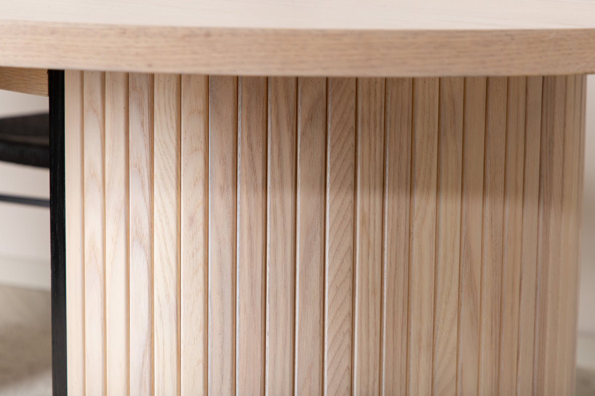 Jedálenský stôl Moani - s robustným rámom v rebrovanom dizajne