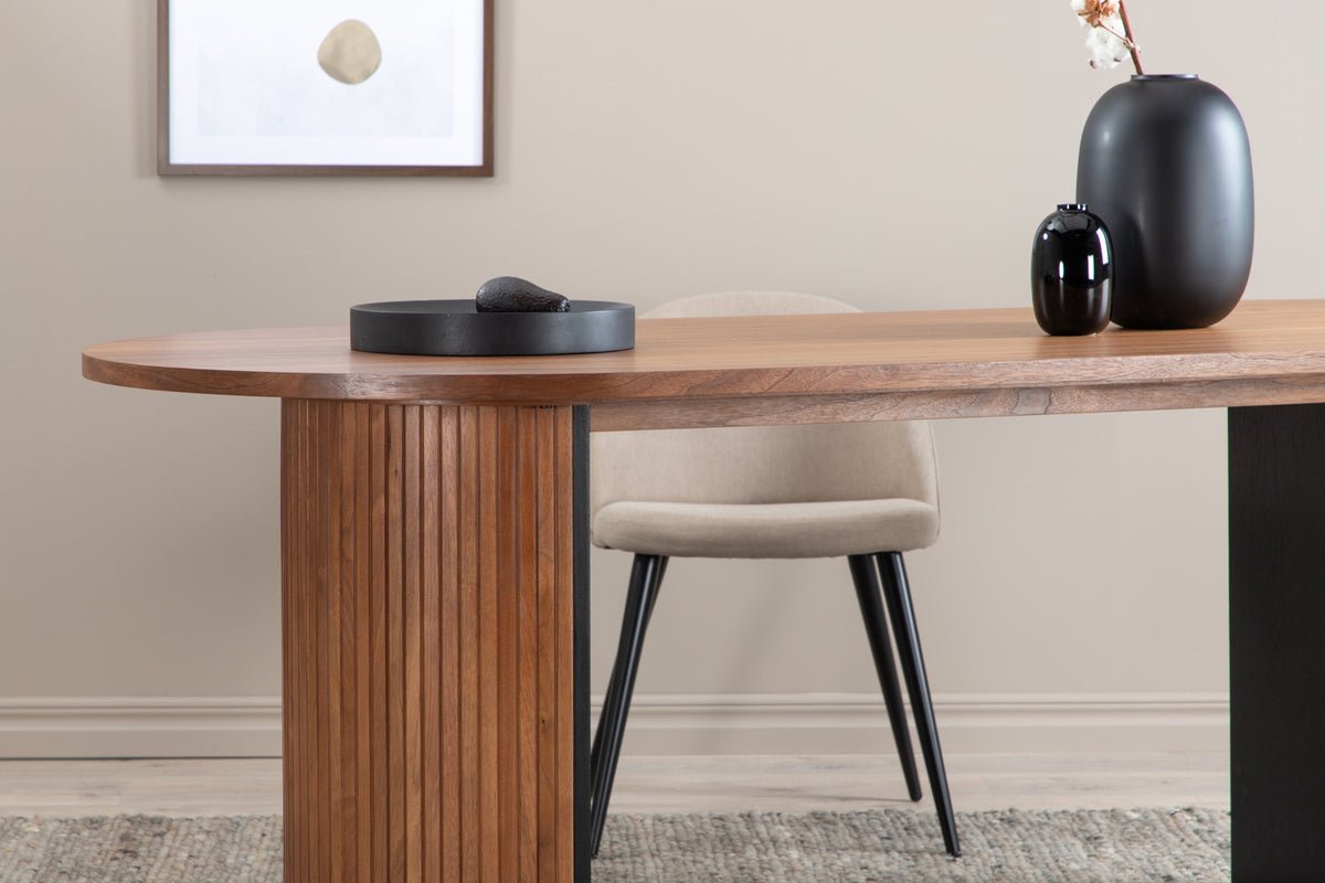 Jedálenský stôl Moani - s robustným rámom v rebrovanom dizajne