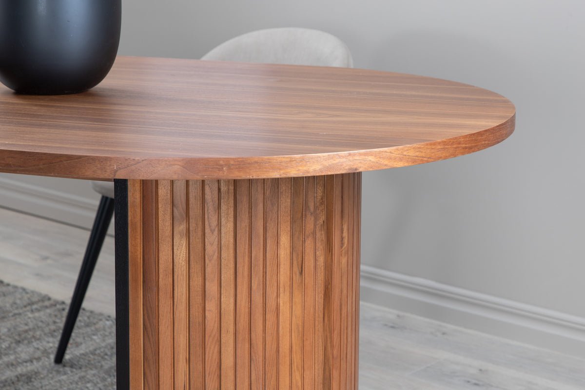 Jedálenský stôl Moani - s robustným rámom v rebrovanom dizajne