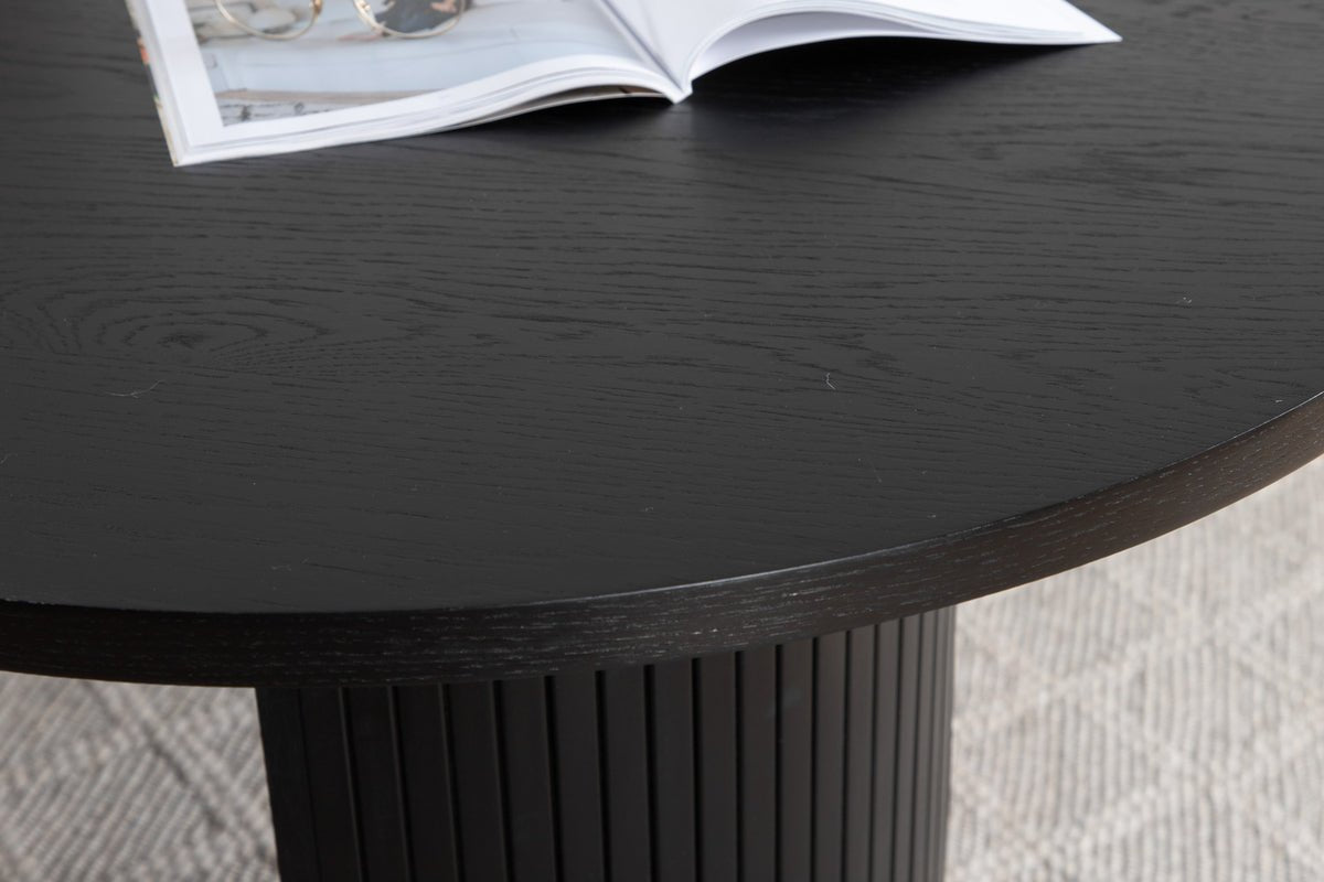 Jedálenský stôl Moani - s robustným rámom v rebrovanom dizajne