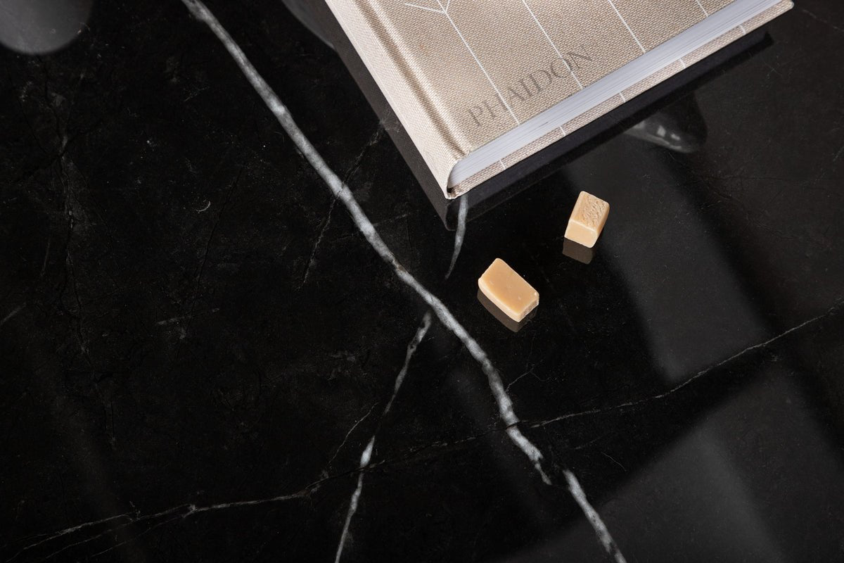 Konferenčný stolík Tango - s doskou stola z mramorového skla