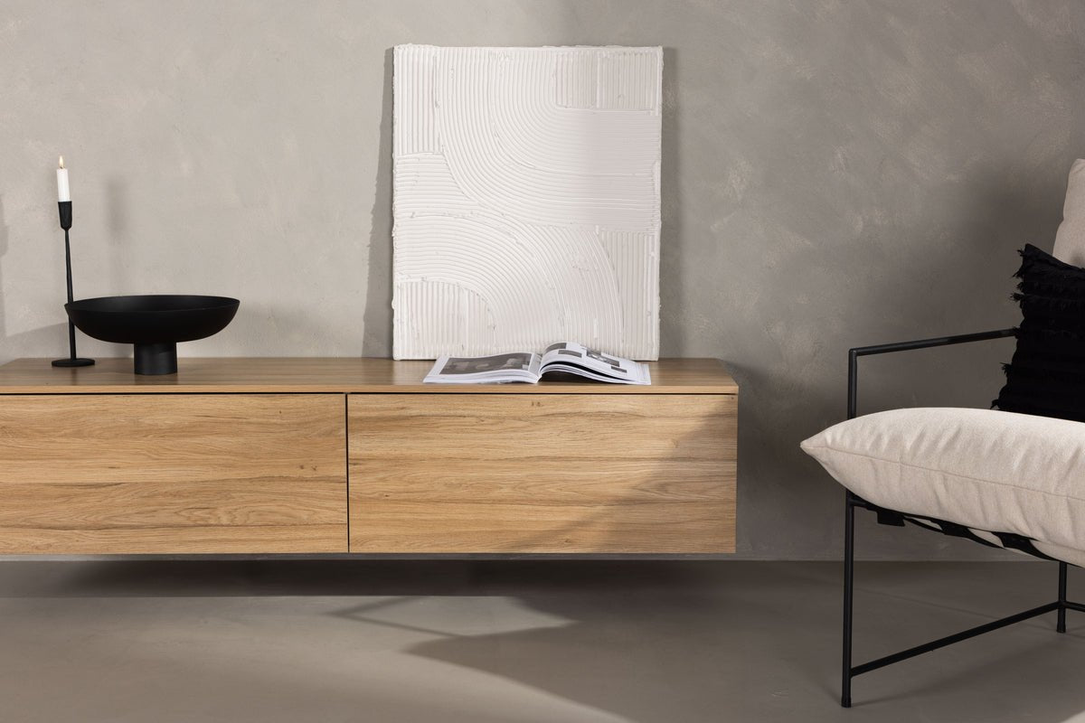 TV-nízka skrinka Valborg – orechová dyha v prírodnom vzhľade