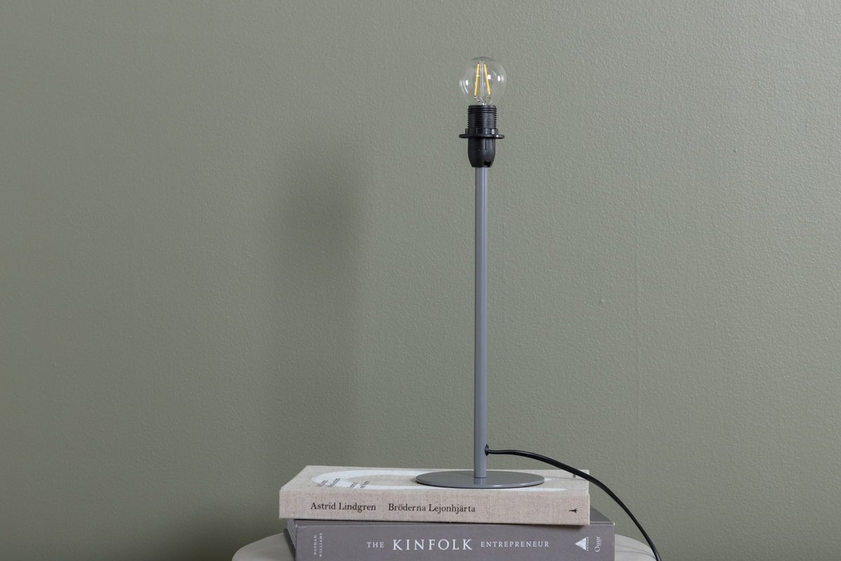 Stolná lampa „Desire“ – Jednoduchý dizajn so štýlovým svetelným zdrojom